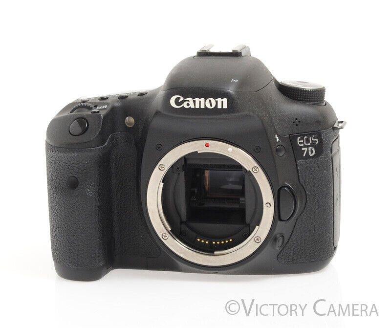 Canon EOS 7D 18MP Digital SLR Body w/ 18-55mm Zoom & Charger -Light We