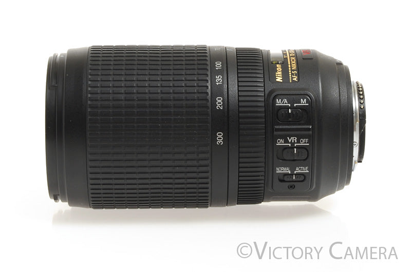 Nikon Nikkor AF-S 70-300mm f4.5-5.6 G ED VR Telephoto Zoom Lens -Clean w/  Shade-