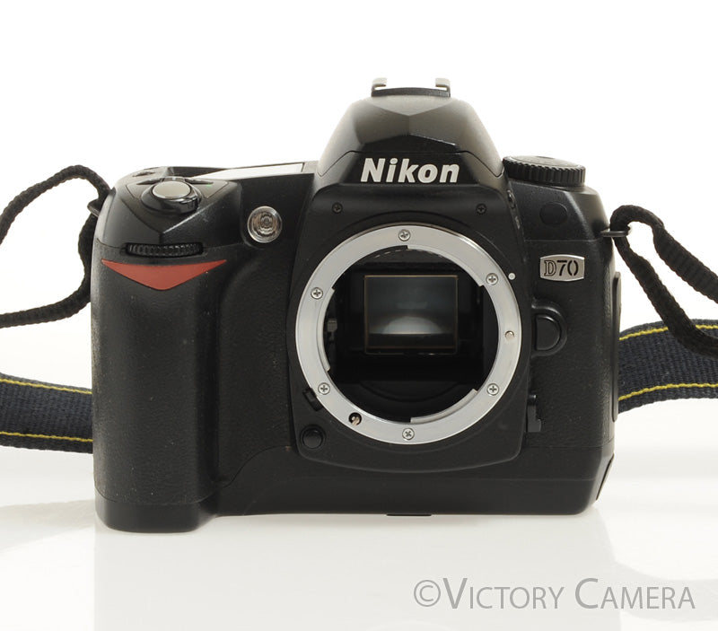 Nikon D70 Digital SLR Camera Body w/ Battery &amp; Charger [EXC-]