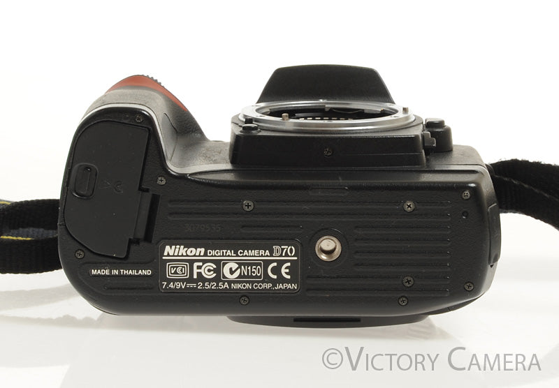 Nikon D70 Digital SLR Camera Body w/ Battery &amp; Charger [EXC-]